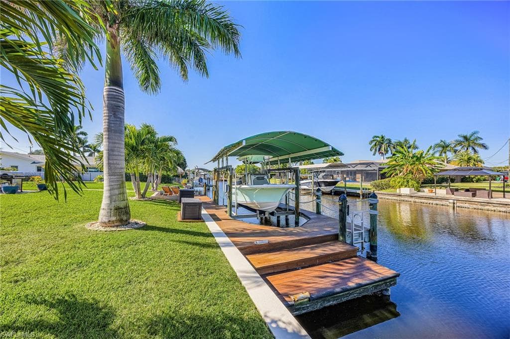 425 Pinecrest CT, CAPE CORAL FL 33904-33