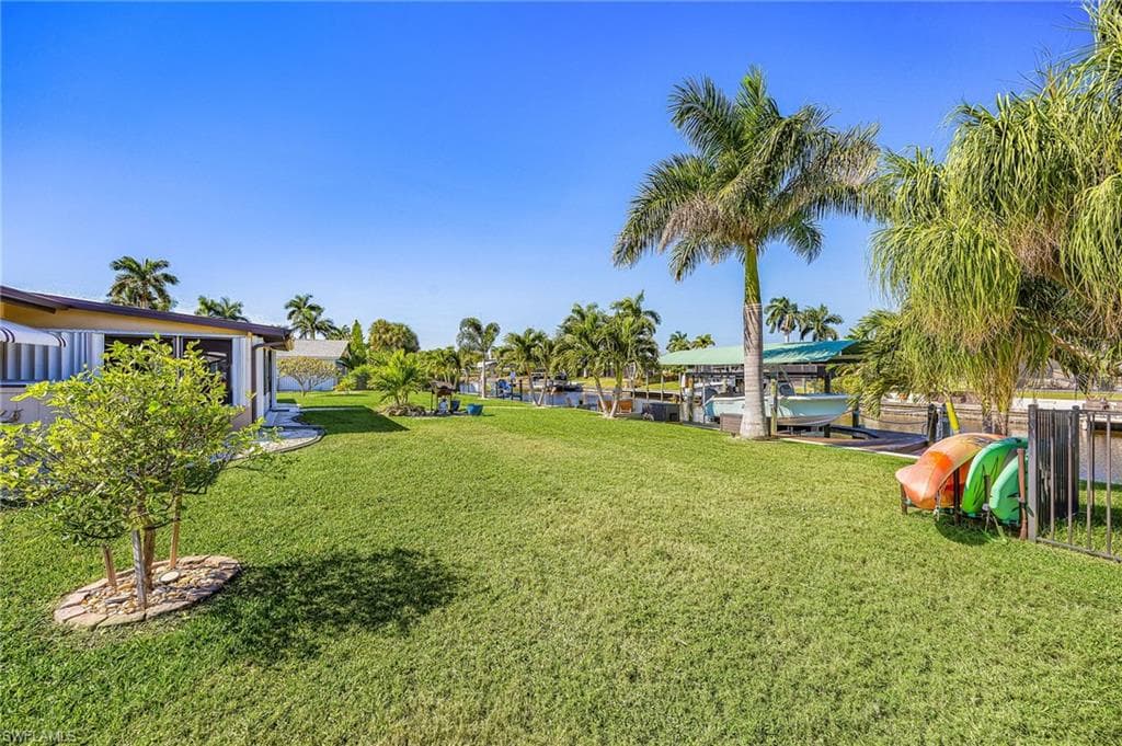 425 Pinecrest CT, CAPE CORAL FL 33904-32