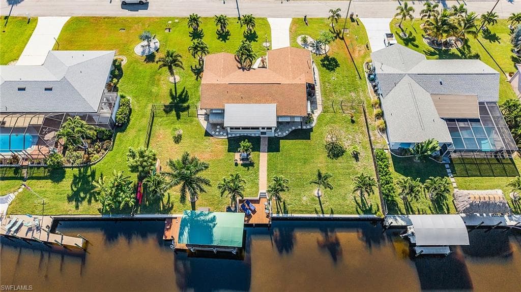 425 Pinecrest CT, CAPE CORAL FL 33904-36