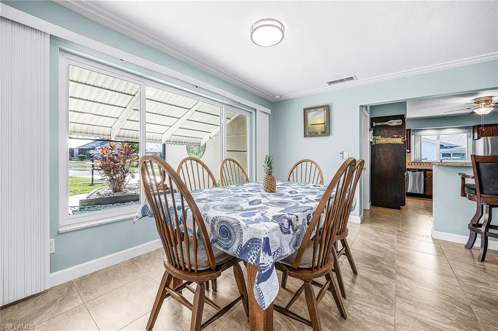 425 Pinecrest CT, CAPE CORAL FL 33904-10