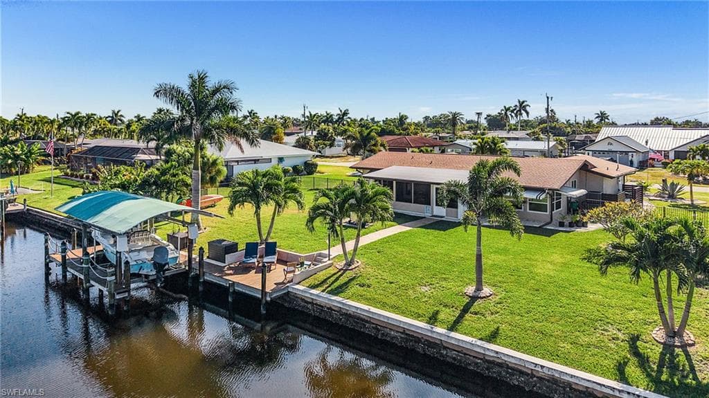 425 Pinecrest CT, CAPE CORAL FL 33904-38