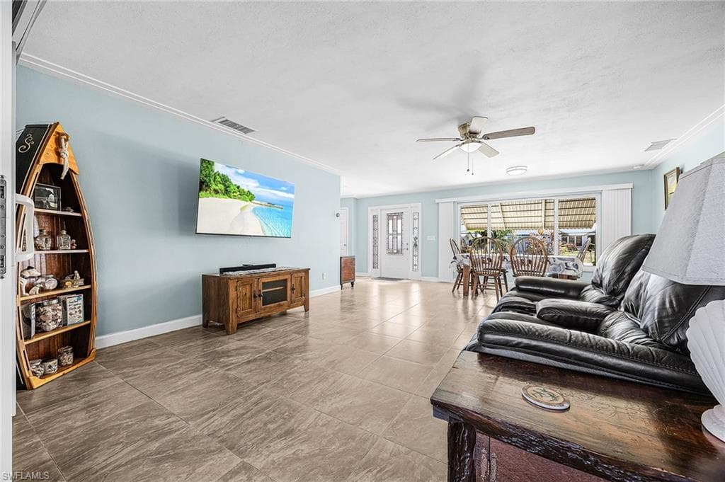 425 Pinecrest CT, CAPE CORAL FL 33904-20