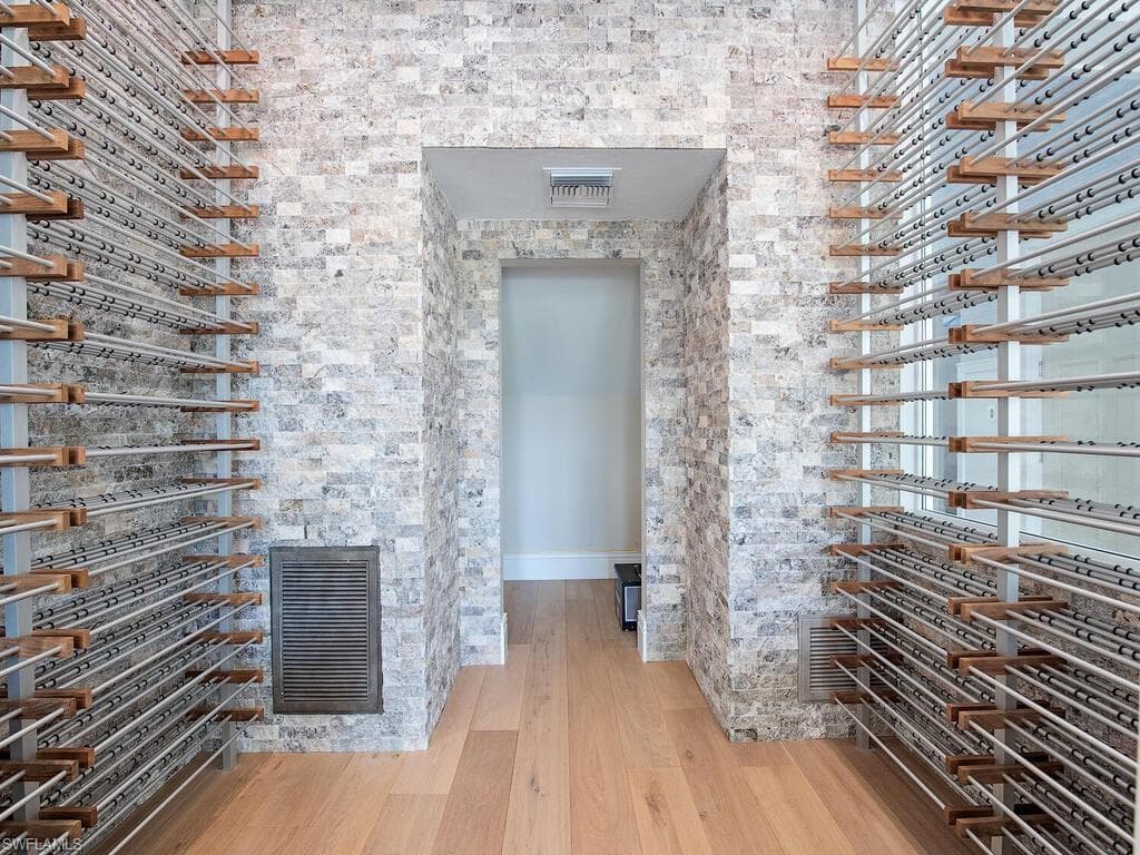 188 West ST-16
