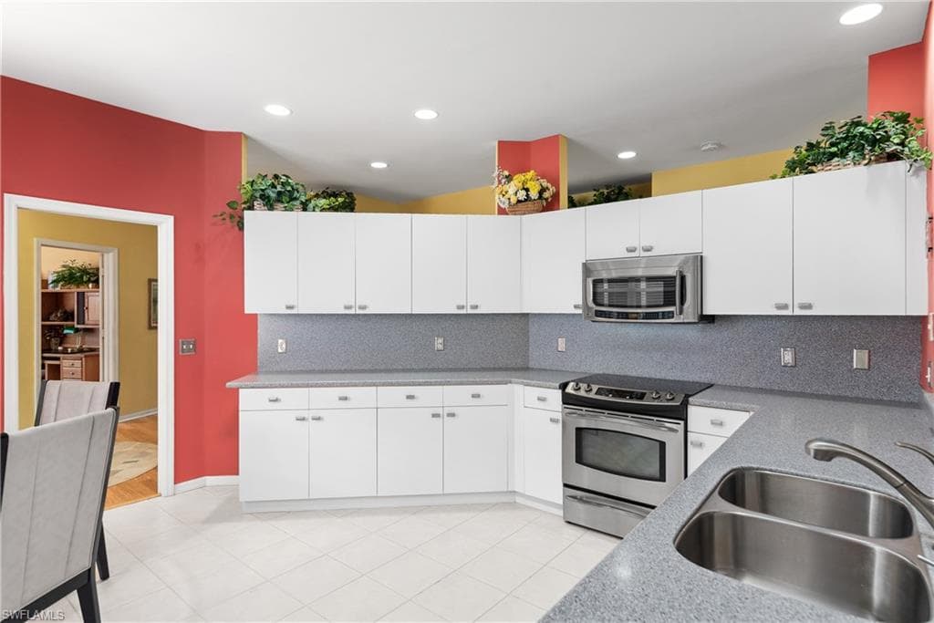 455 Crossfield CIR 71-7