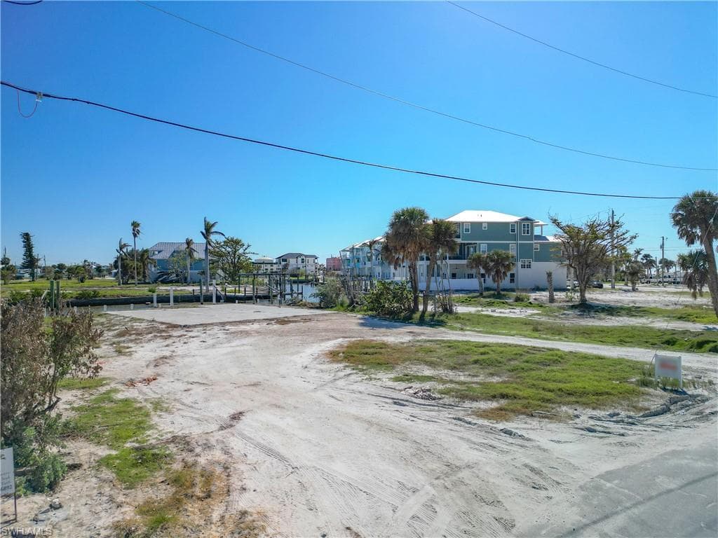 581 Carlos CIR, FORT MYERS BEACH FL 33931-9