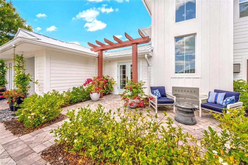 200 Burning Tree DR, NAPLES FL 34105-40