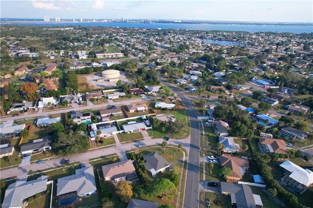 5948 Sonnet CT, NORTH FORT MYERS FL 33903-32