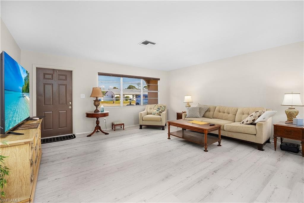 5948 Sonnet CT, NORTH FORT MYERS FL 33903-10