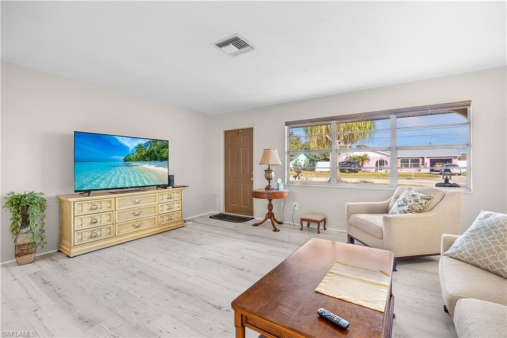 5948 Sonnet CT, NORTH FORT MYERS FL 33903-3