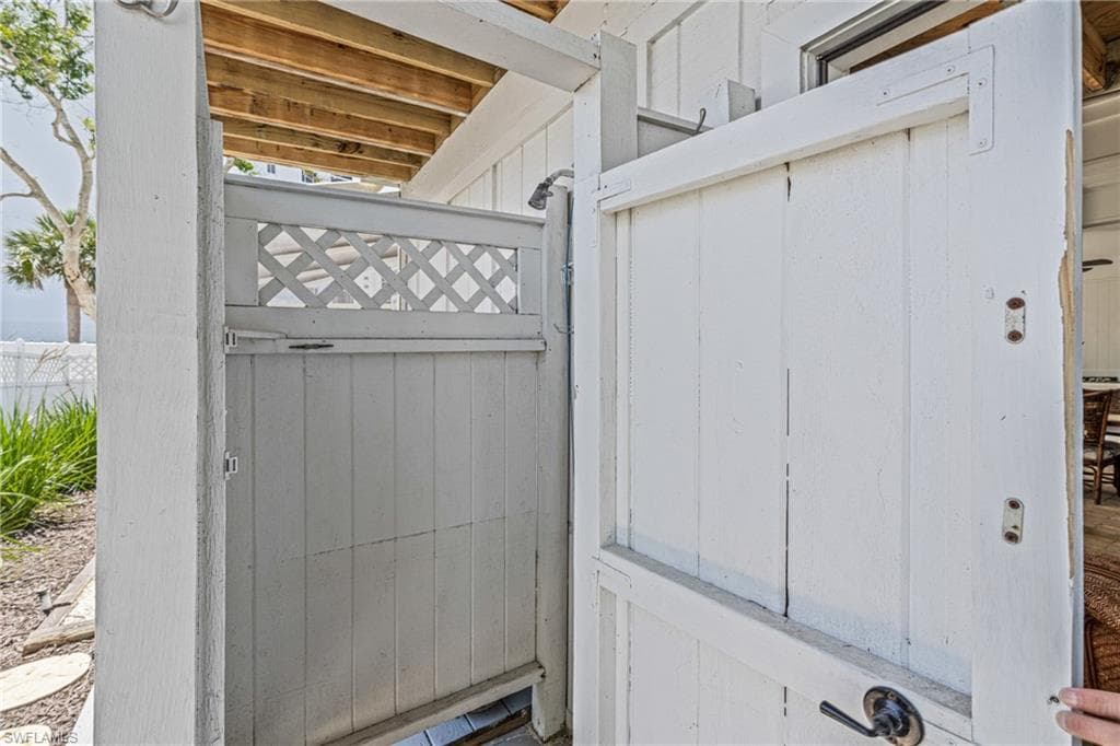 188 Bayview AVE, FORT MYERS BEACH FL 33931-40