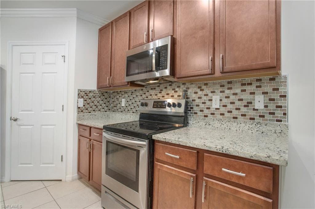 673 Hadley ST E, NAPLES FL 34104-8