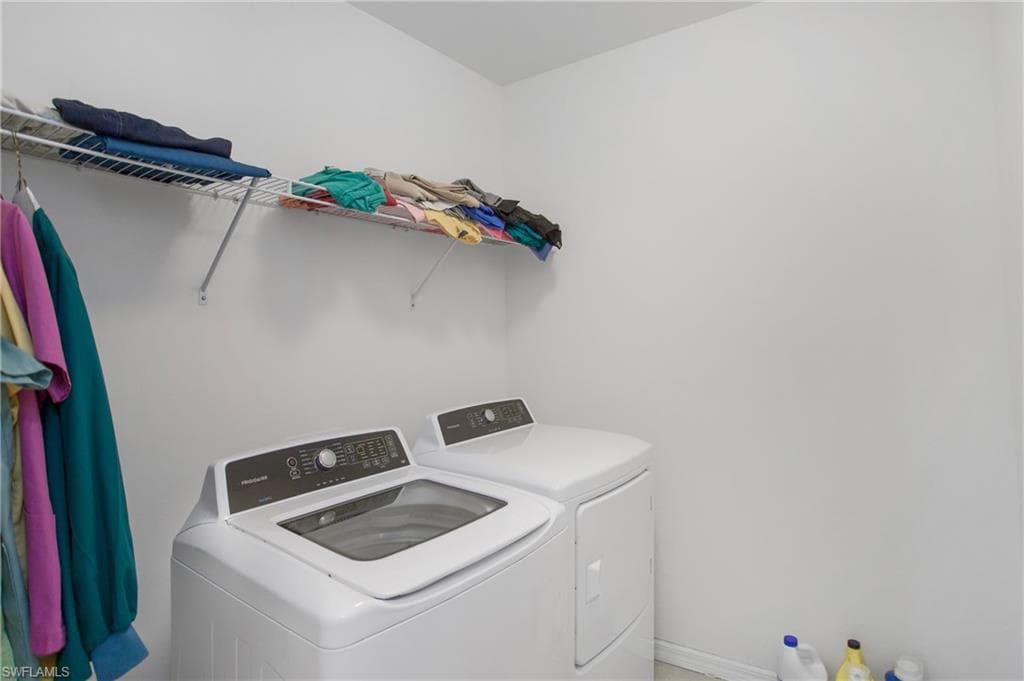 673 Hadley ST E, NAPLES FL 34104-28