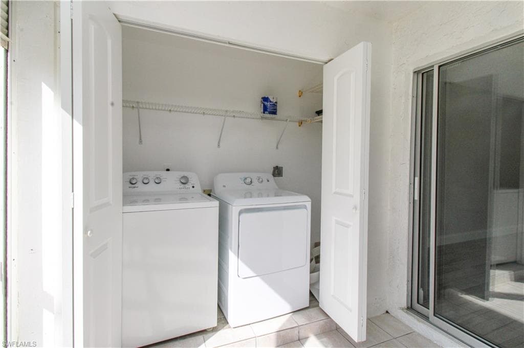 5635 Rattlesnake Hammock RD # 102D, NAPLES FL 34113-42