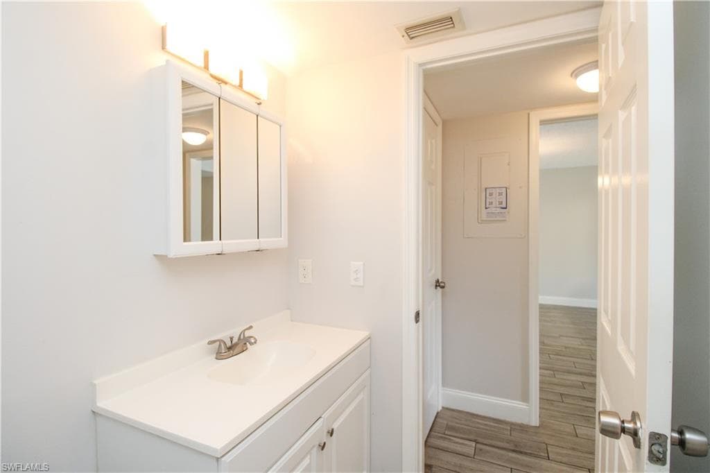 5635 Rattlesnake Hammock RD # 102D, NAPLES FL 34113-40
