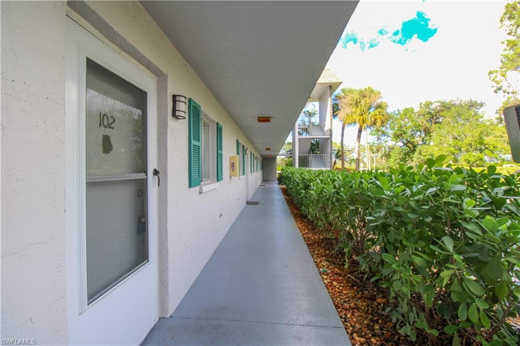 5635 Rattlesnake Hammock RD # 102D, NAPLES FL 34113-17