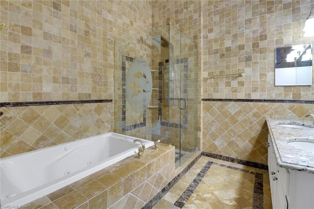 15028 Savannah DR, NAPLES FL 34119-21