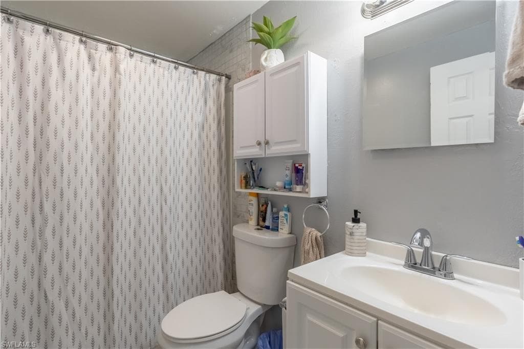 1360 5th AVE N, NAPLES FL 34102-15
