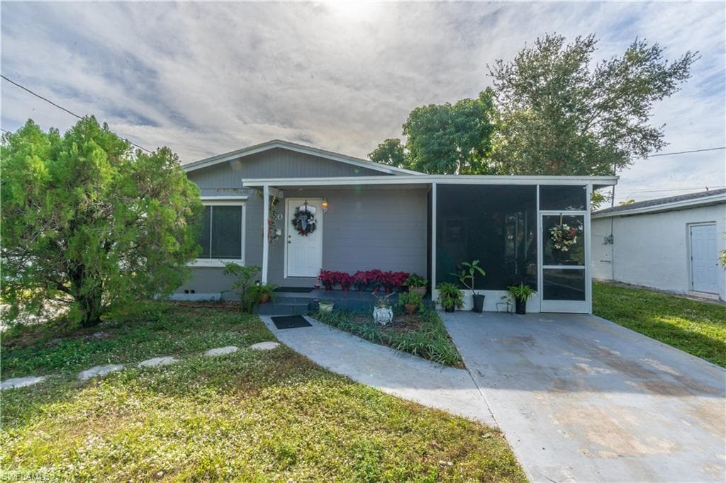 1360 5th AVE N, NAPLES FL 34102-25