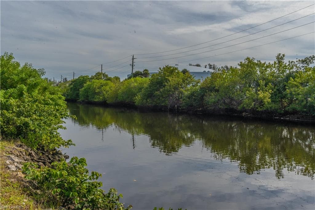 1360 5th AVE N, NAPLES FL 34102-31