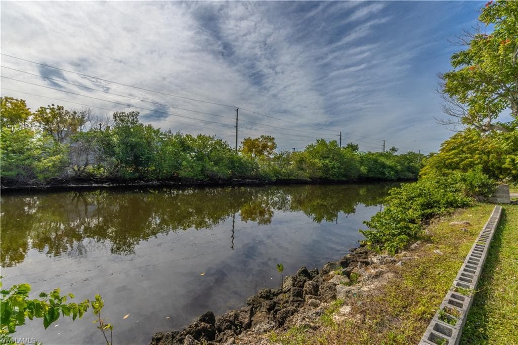 1360 5th AVE N, NAPLES FL 34102-33