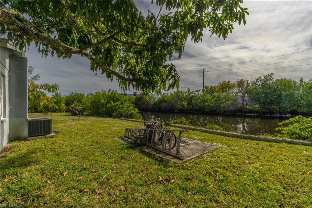 1360 5th AVE N, NAPLES FL 34102-28