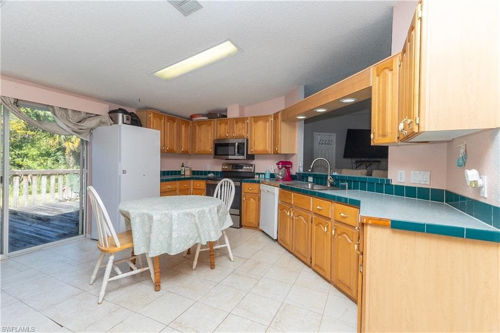 1198 Silver Fox LN, LABELLE FL 33935-19