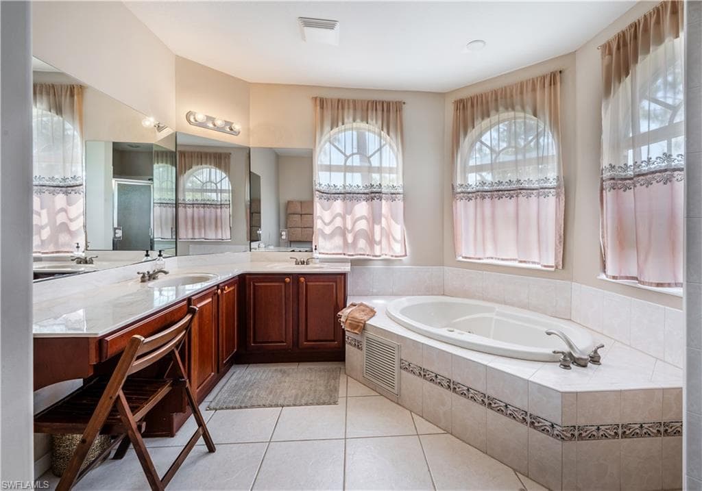3911 Aurora CT, NAPLES FL 34116-23