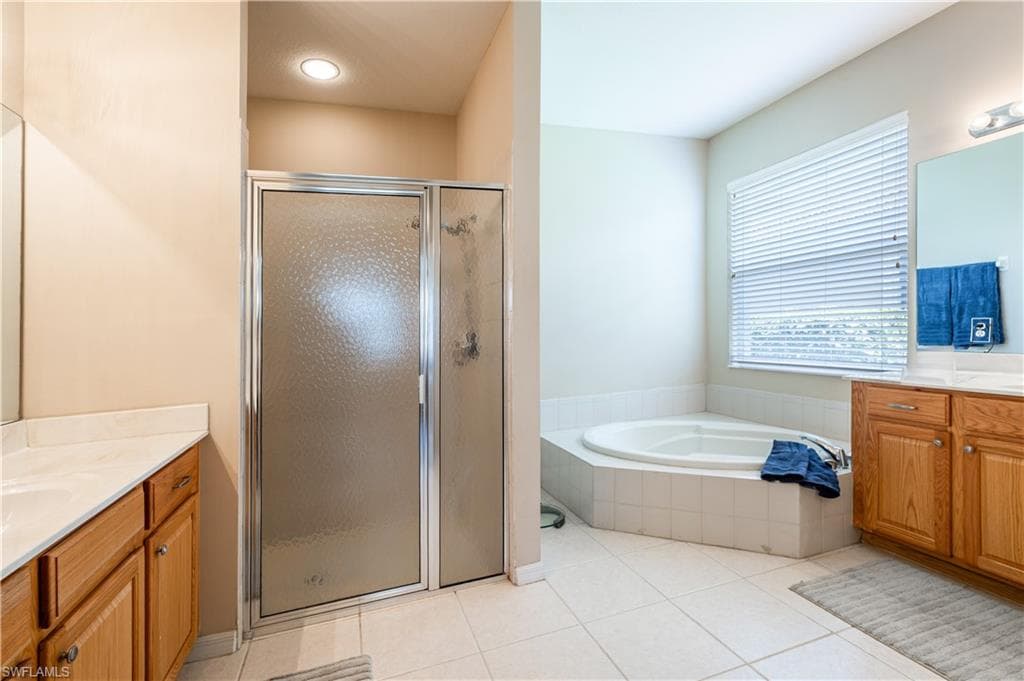 3911 Aurora CT, NAPLES FL 34116-20