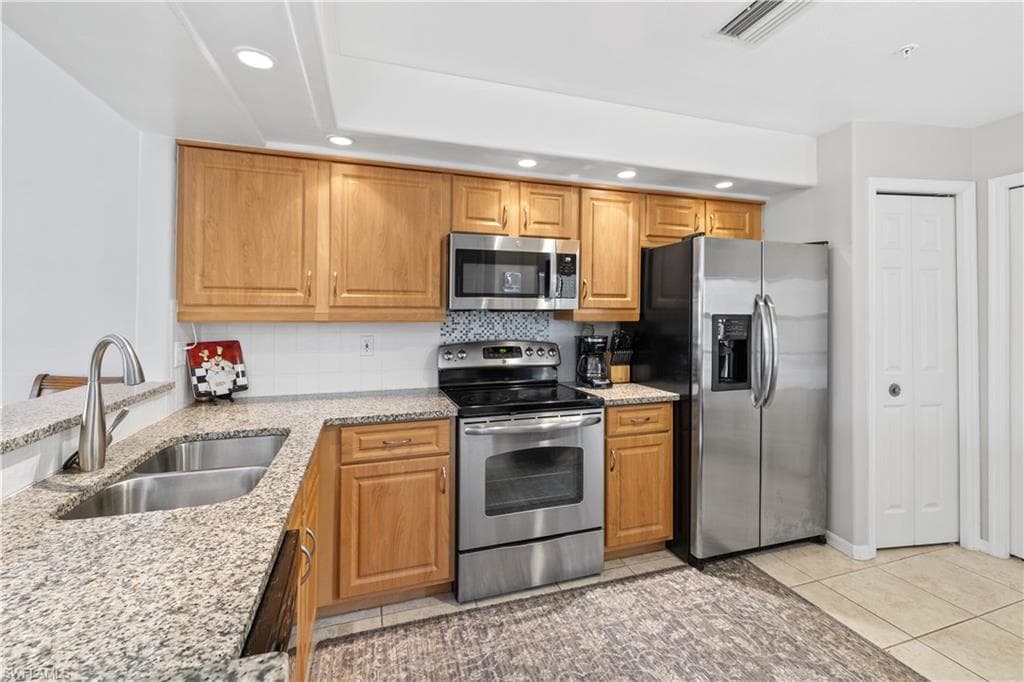 13010 Amberley CT # 205, BONITA SPRINGS FL 34135-2