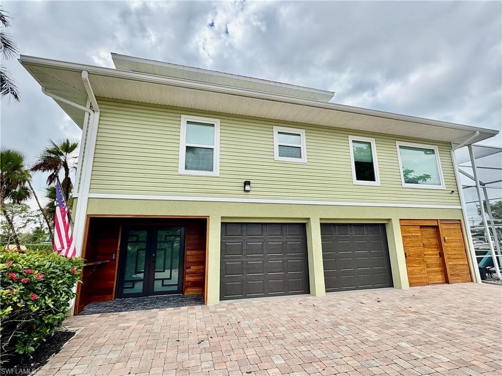 3858 Riviera CIR, BONITA SPRINGS FL 34134-1