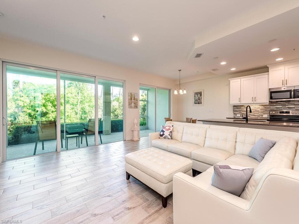 6981 Avalon CIR 1203-1