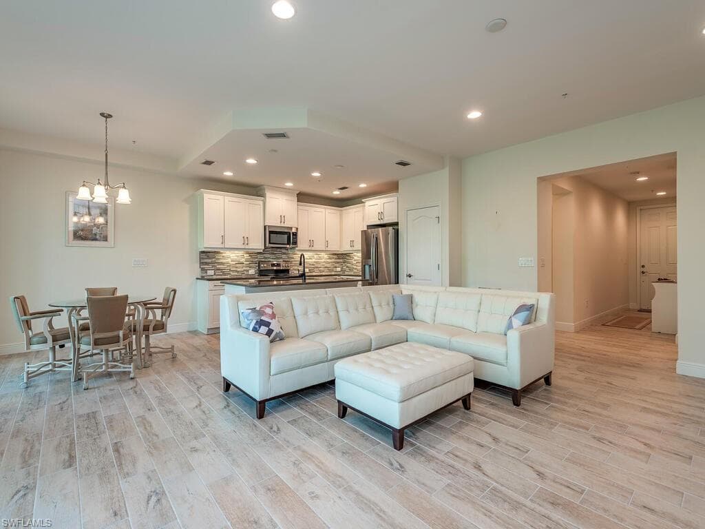 6981 Avalon CIR 1203-2