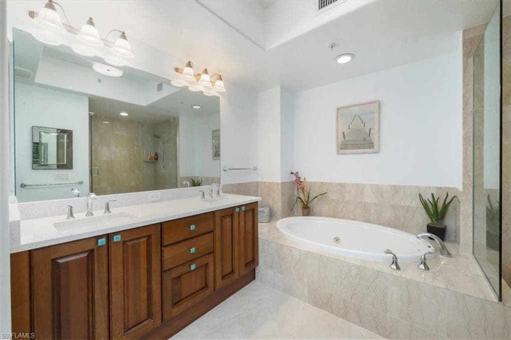 965 Sandpiper ST # J107, NAPLES FL 34102-12