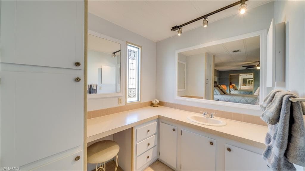 620 Horizon DR, NORTH FORT MYERS FL 33903-9