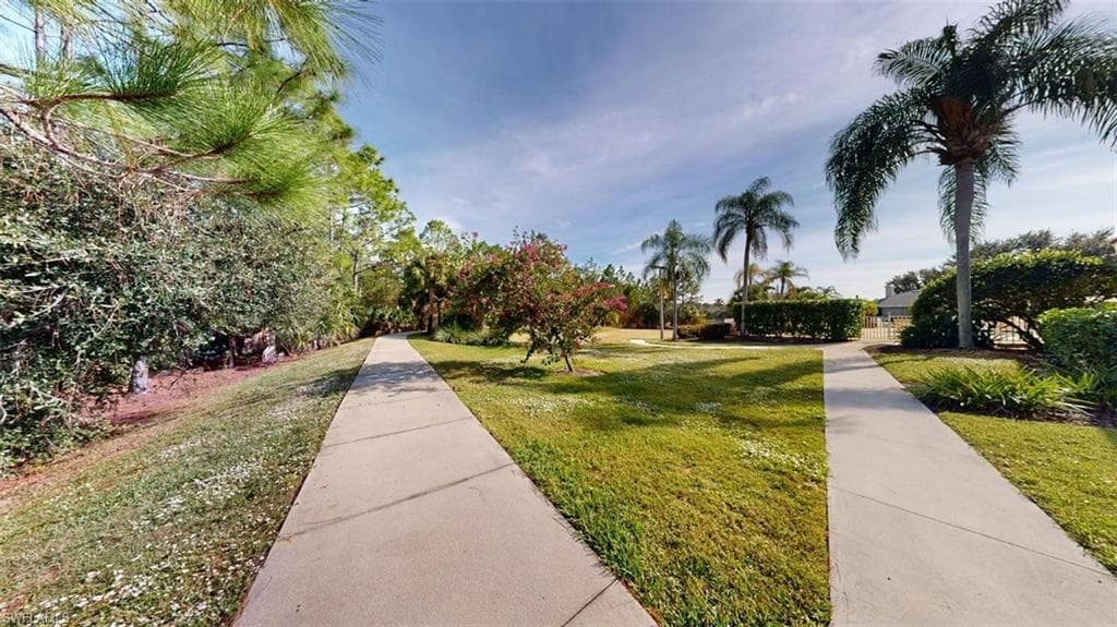 285 Spider Lily LN, NAPLES FL 34119-46