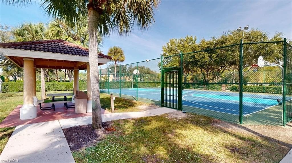 285 Spider Lily LN, NAPLES FL 34119-10