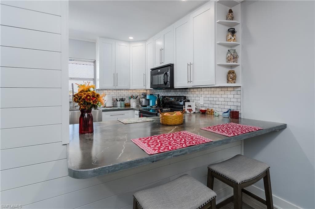 5499 Rattlesnake Hammock RD # 304A, NAPLES FL 34113-3