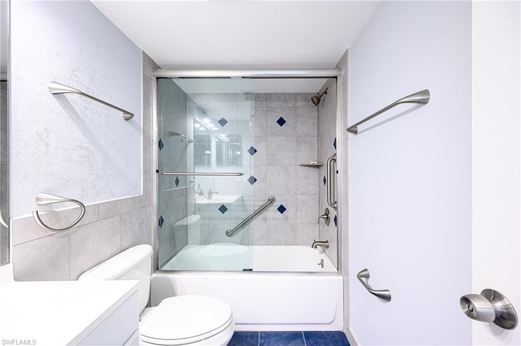 5499 Rattlesnake Hammock RD # 304A, NAPLES FL 34113-24