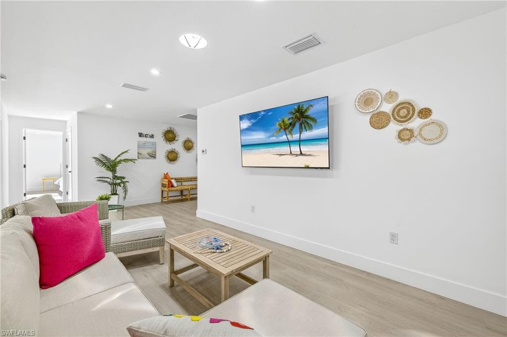 1105 Skiff PL, SANIBEL FL 33957-6