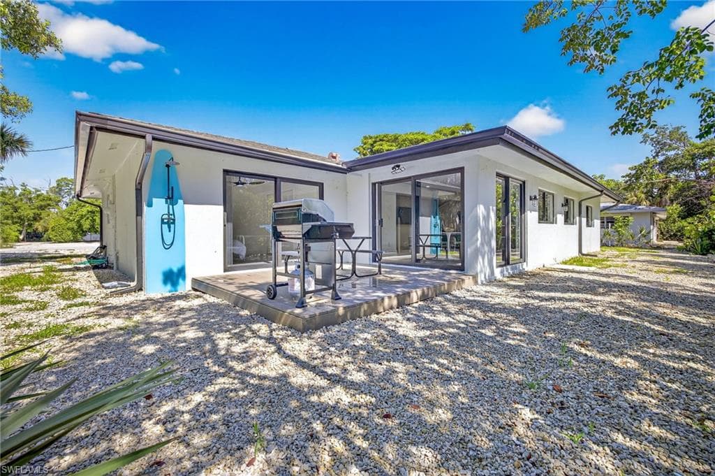 1105 Skiff PL, SANIBEL FL 33957-30