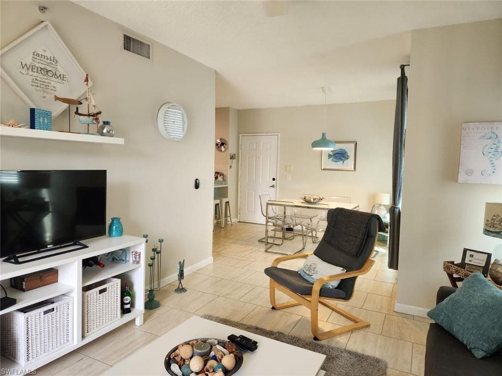 1200 Reserve WAY # 201, NAPLES FL 34105-1