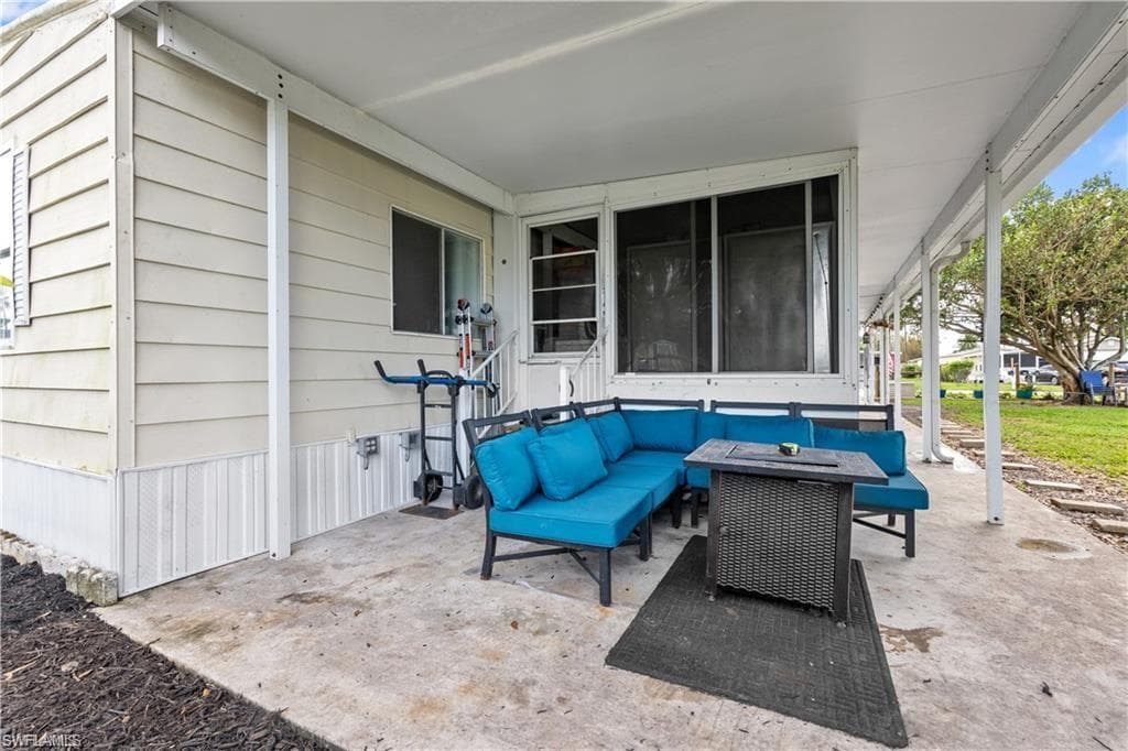 23 Derhenson DR, NAPLES FL 34114-16