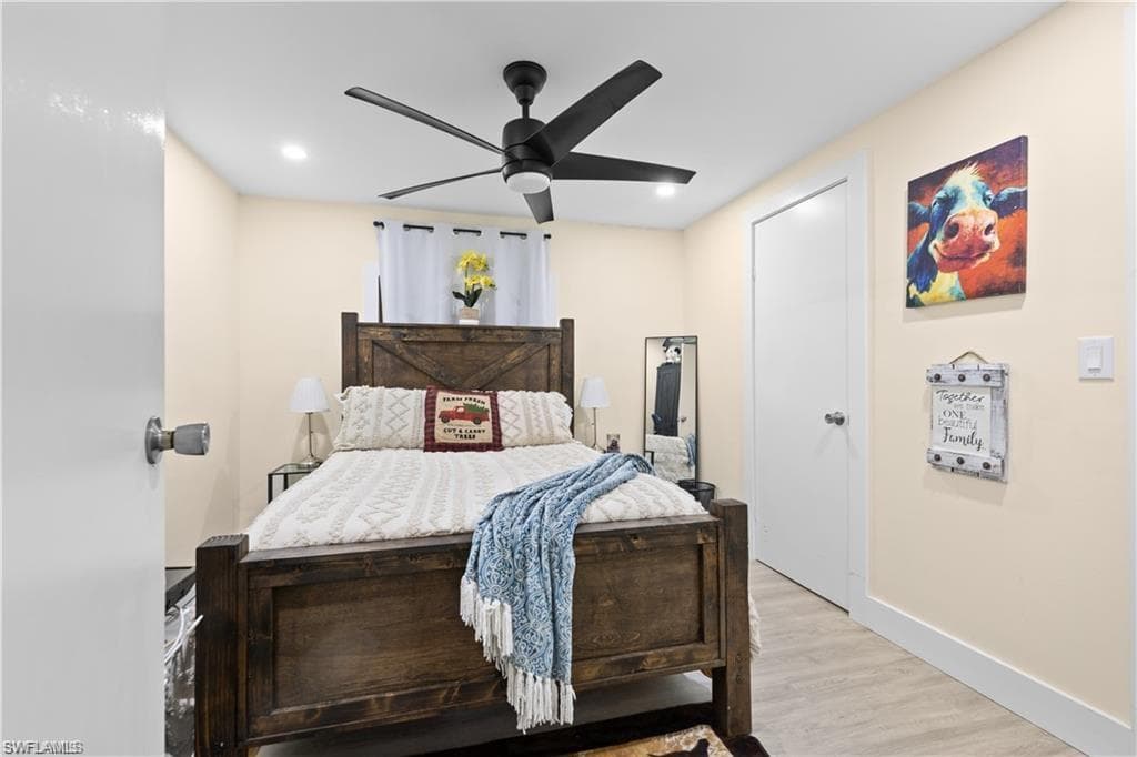 23 Derhenson DR, NAPLES FL 34114-8