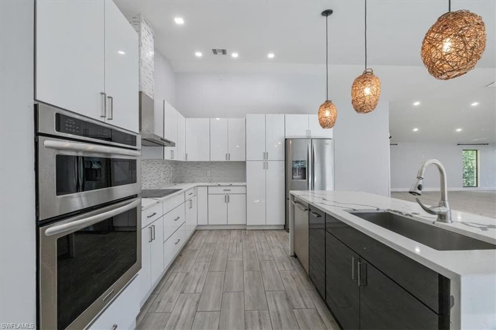 6161 Waxmyrtle WAY, NAPLES FL 34109-8