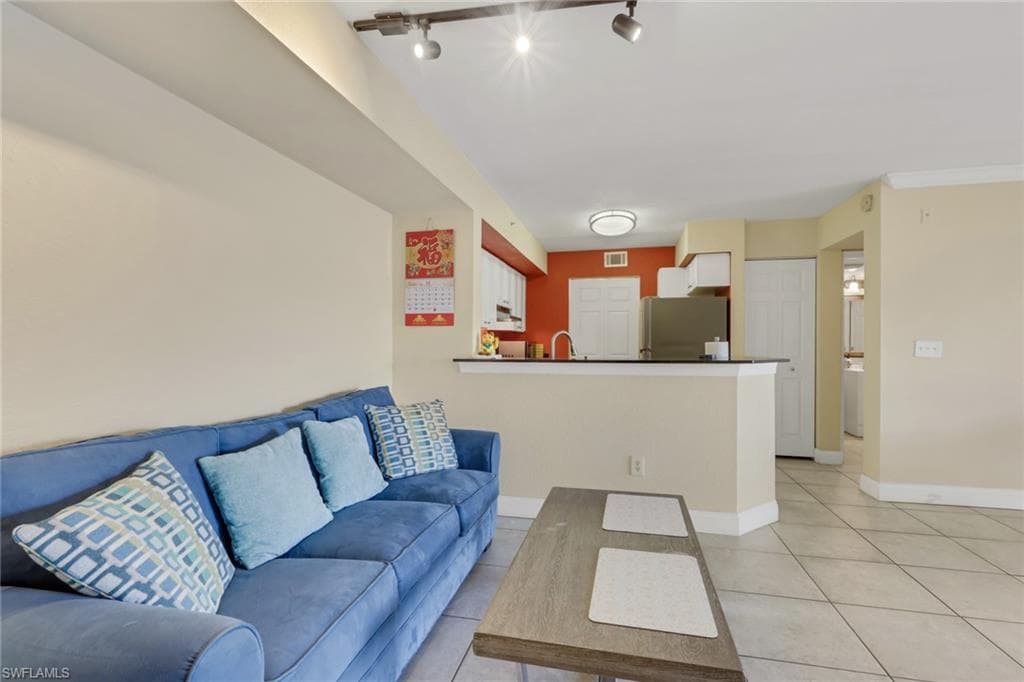 8285 Ibis Club DR # 809, NAPLES FL 34104-9