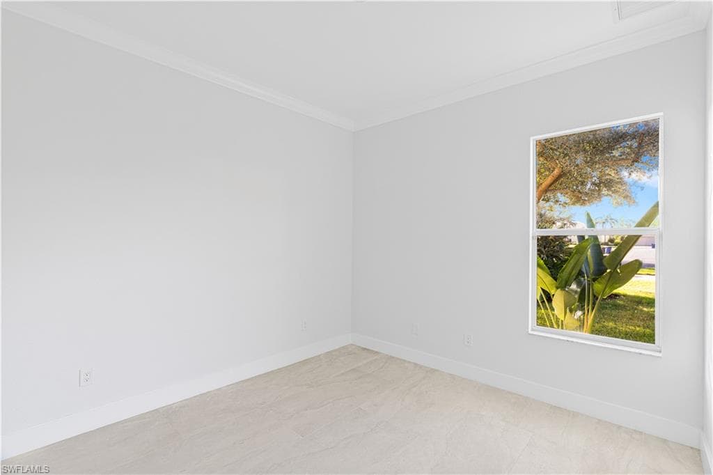 11105 Sea Tropic LN, FORT MYERS FL 33908-24