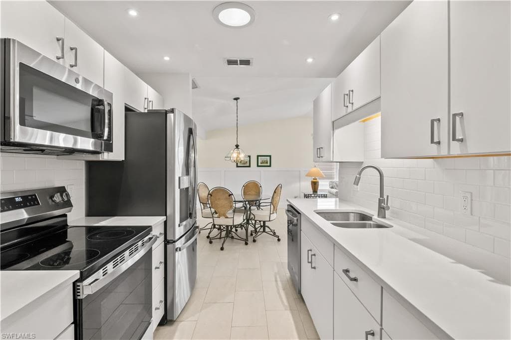2781 Bruce ST-13