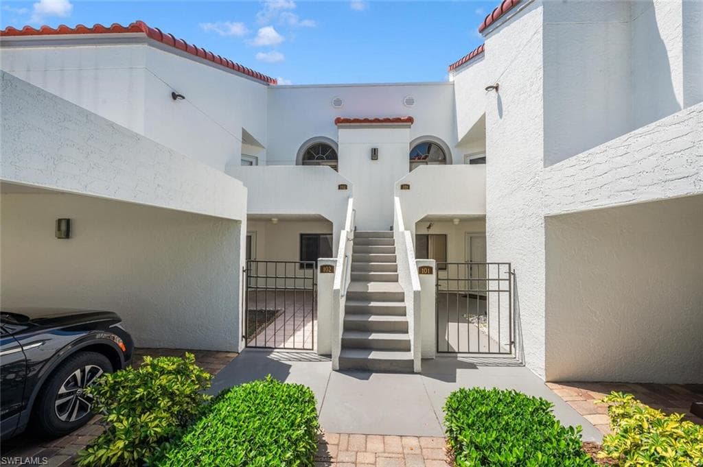 559 Beachwalk CIR # U202, NAPLES FL 34108-25