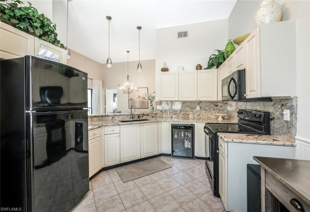 559 Beachwalk CIR # U202, NAPLES FL 34108-9