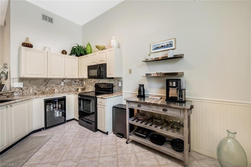 559 Beachwalk CIR # U202, NAPLES FL 34108-10